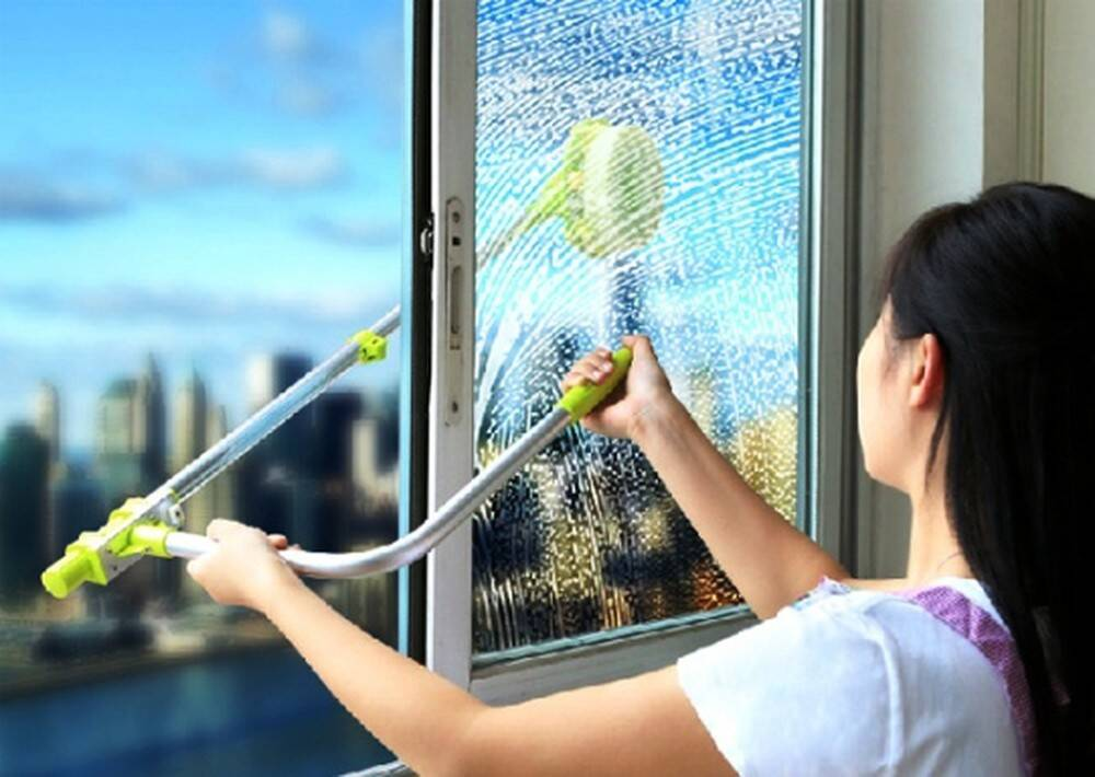 Mách bạn cách tẩy cặn canxi trên kính đơn giản